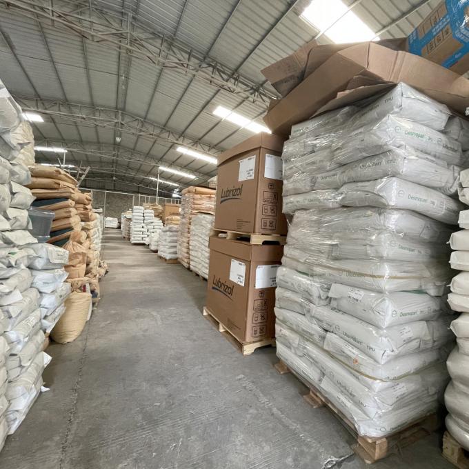 Virgin TPU Thermoplastic Polyurethane Pellets 64D In Bulk Flame Redartant TPEE Các mẫu TPU 17