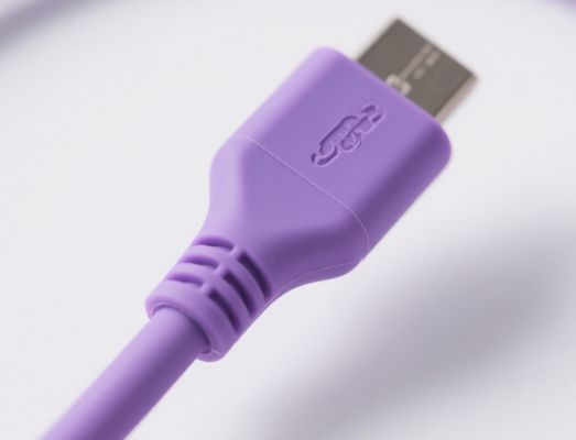 TPU dẫn điện, kháng bề mặt ổn định, độ dẻo dai tốt, khả năng chống mòn tuyệt vời cho phụ kiện điện tử