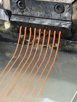 Giá sản xuất, vật liệu TPU phối màu, độ bền xé cao và độ bền gia cố, thích hợp cho các ứng dụng ép phun